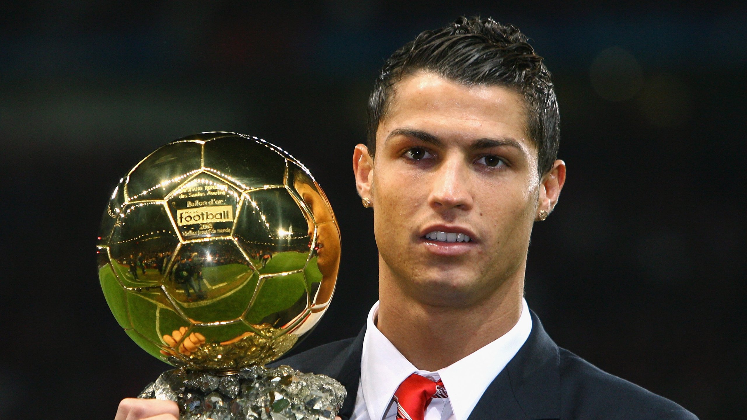 弗赖堡中前场联动打破进攻瓶颈，弗赖堡队